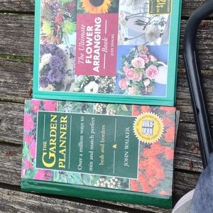 2 books on gardening and flower arranging, great condition, beautiful pictures